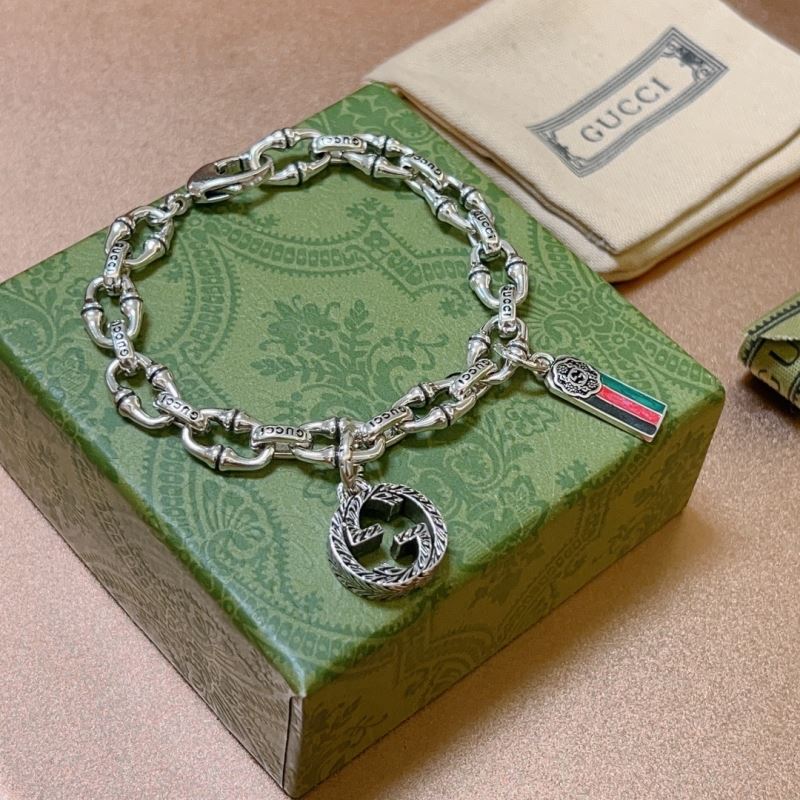 G*u*i bracelets